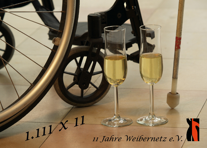 Postkarte: Sektgläser, Rollstuhl, Blindenstock